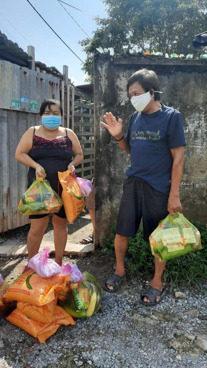 Trao quà đến người dân ở P.Phước Long A, P.Long Phước (ngày 17/09/2021)